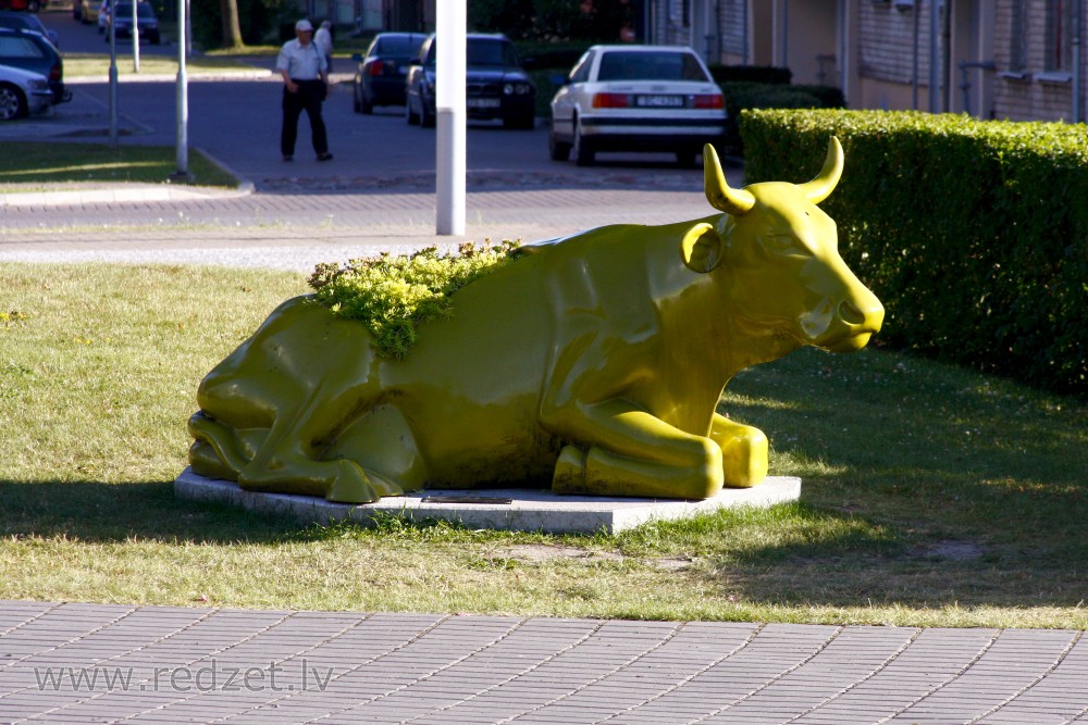 Sculpture – Ventspils Cow of Herbs