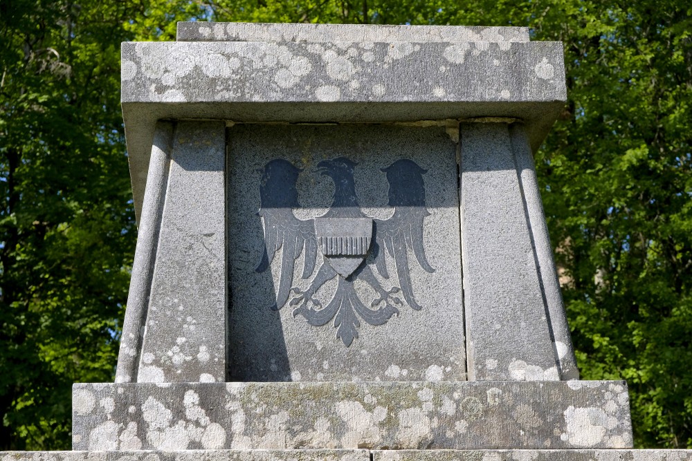 Manteifel's monument with eagles