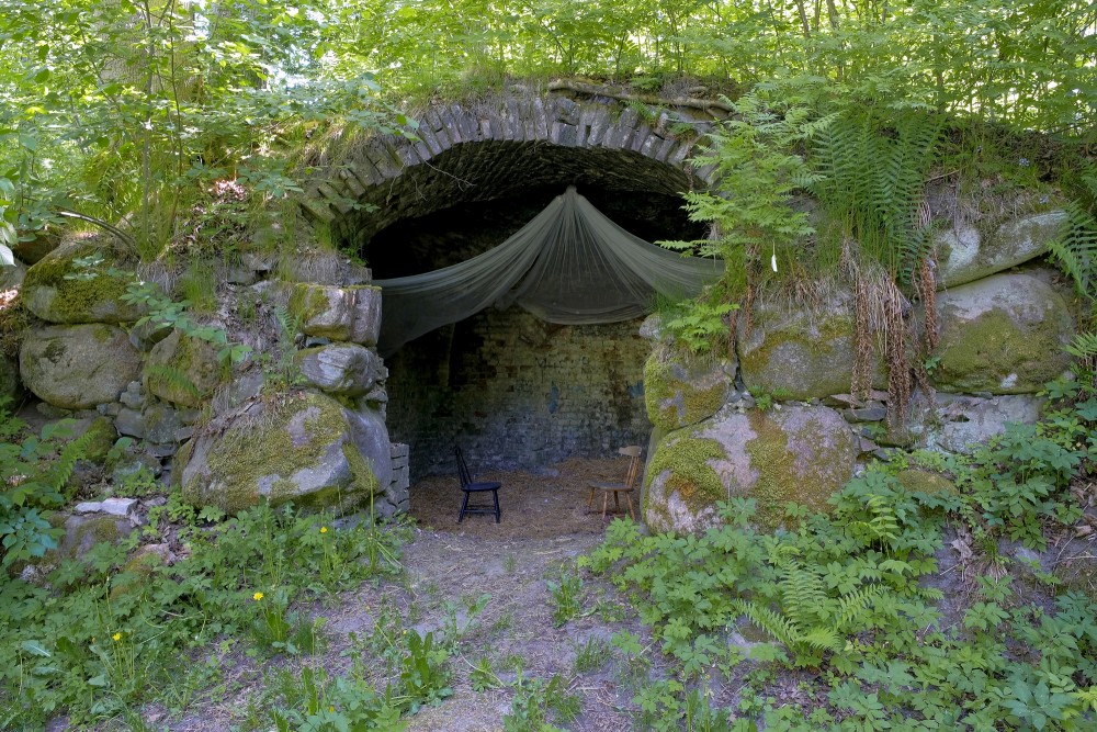 Grota jeb Melnais caurums Zentenes parkā