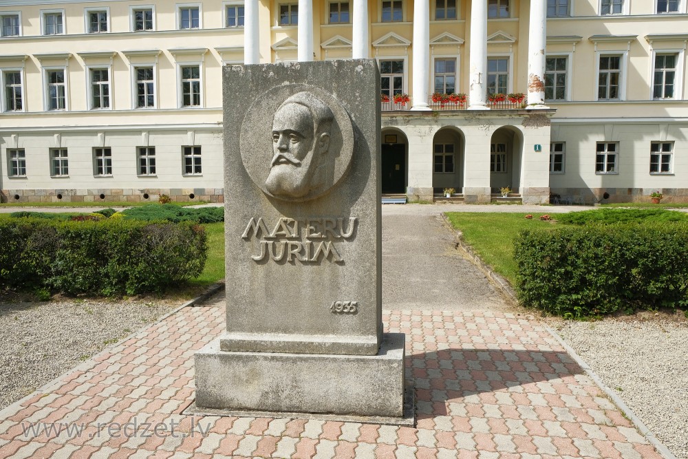 Monument to Māteru Juris in Kazdanga
