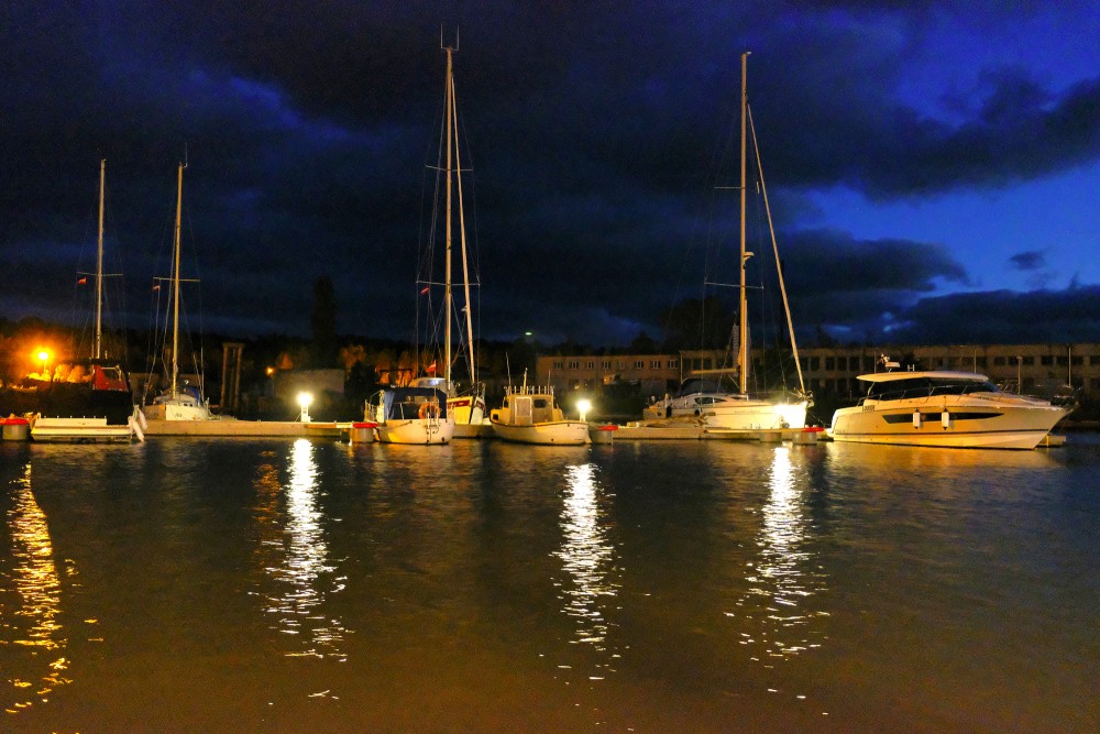 Pāvilostas osta naktī