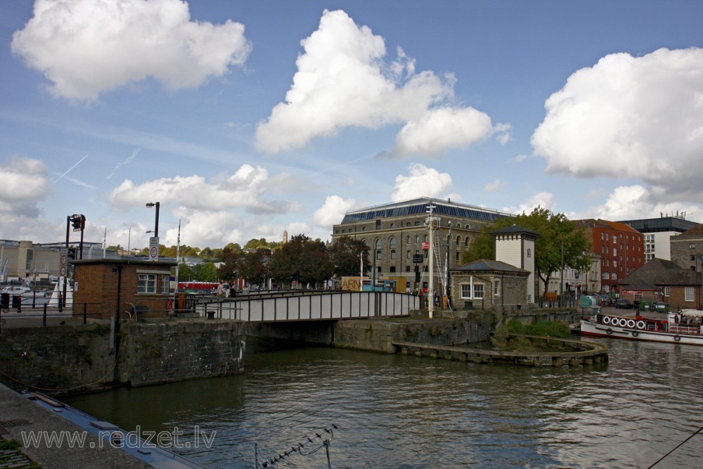 Prince ielas tilts Bristolē