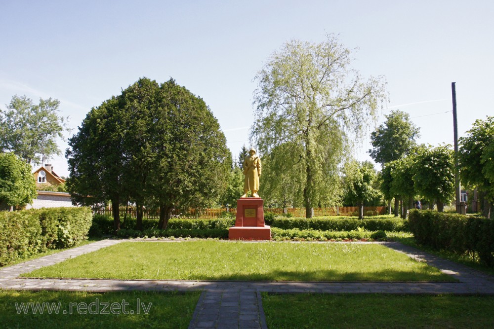 Piemineklis kritušajiem padomju karavīriem