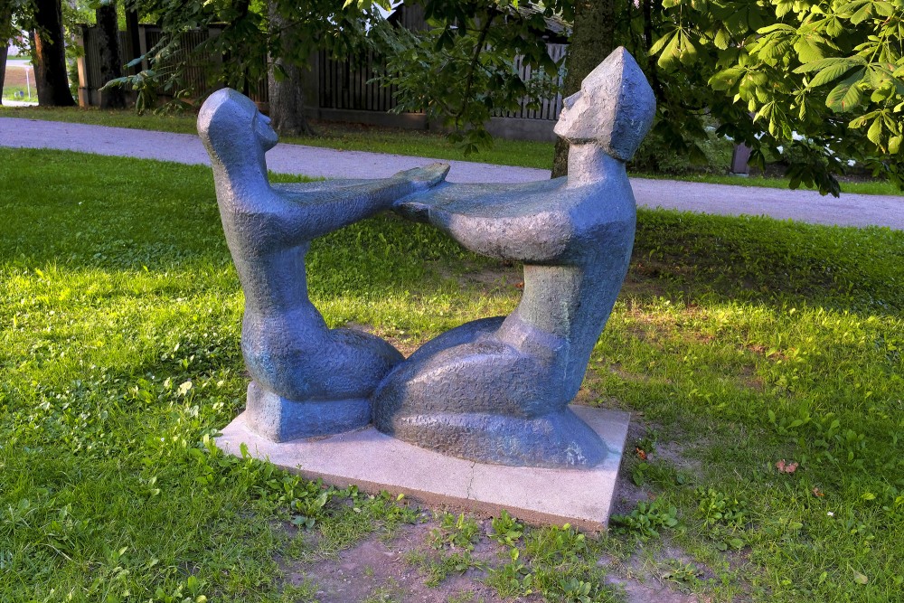 L. Rezevskas skulptūra "Divi" (1975)