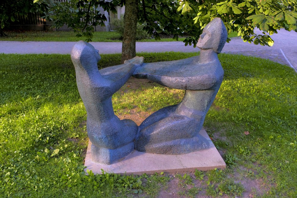 L. Rezevskas skulptūra "Divi" (1975)