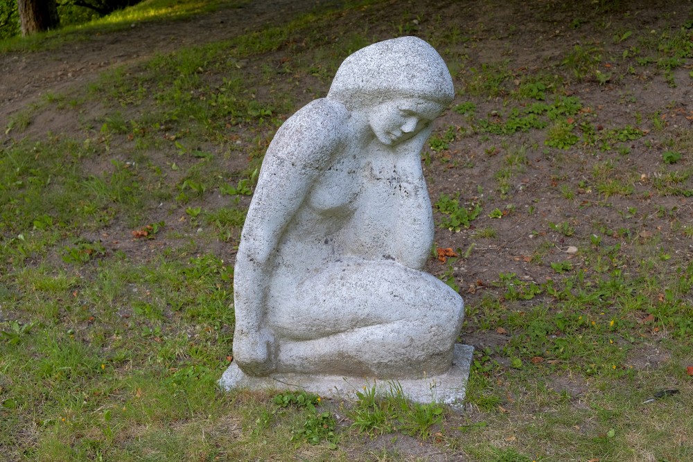 L. Rezevskas skulptūra "Domātāja" (1976)