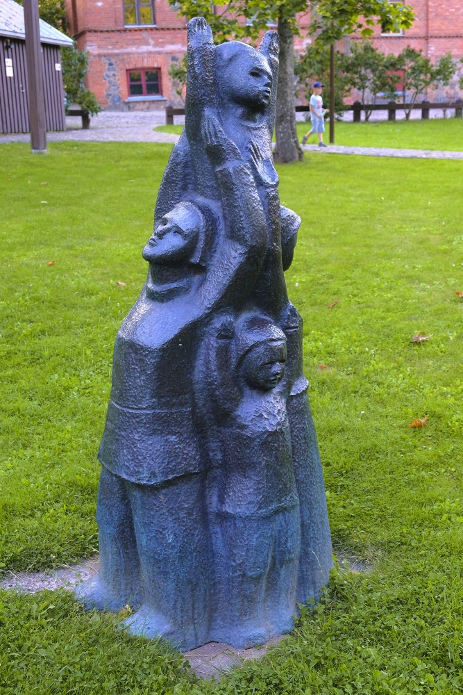 L. Rezevskas skulptūra "Ave sol" (1978)