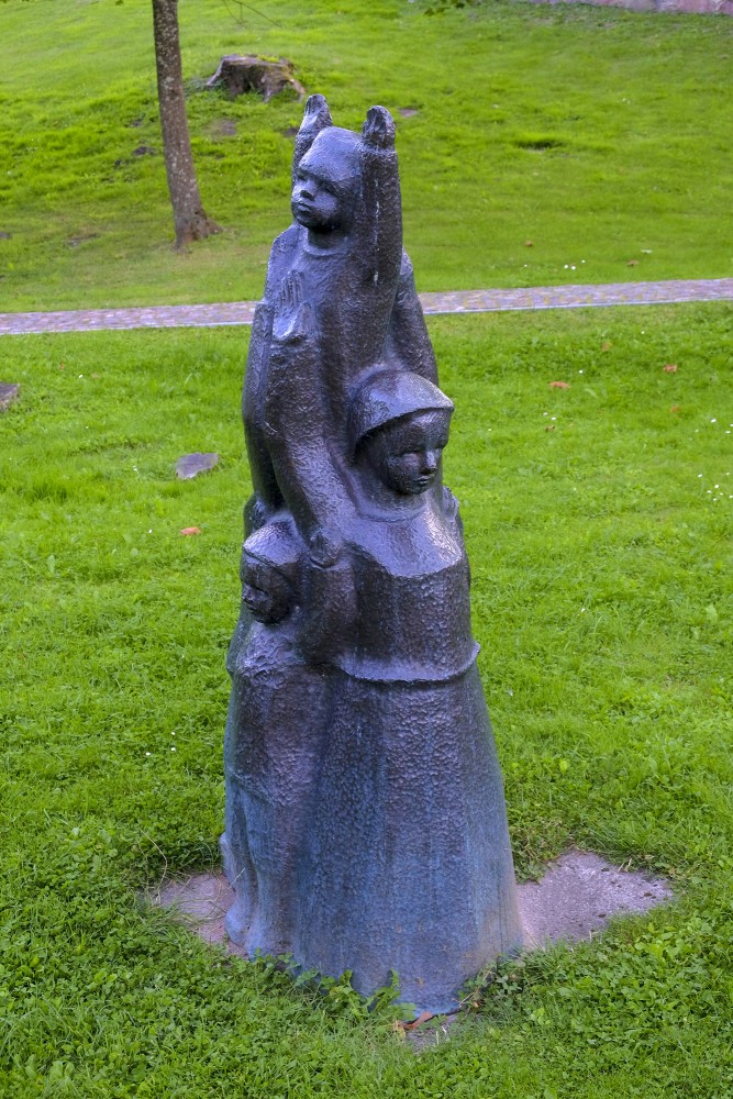 L. Rezevskas skulptūra "Ave sol" (1978)