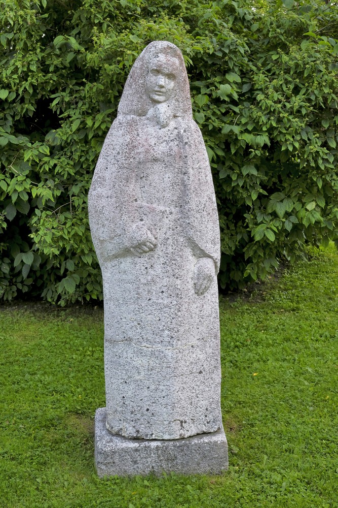 L. Rezevskas skulptūra "Latviešu sieviete" (1963)