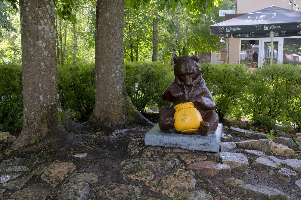 Bear Sculpture in Ogre