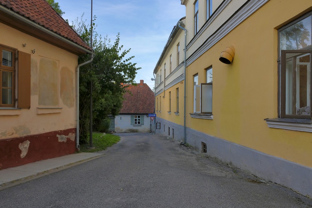 Baznīcas iela 32 Kuldīgā (Kuldīgas vēsturiskais centrs) Baznīcas iela 32 Kuldīgā (Kuldīgas vēsturiskais centrs)