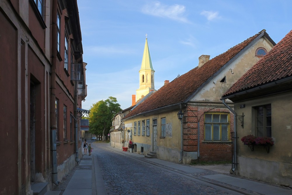 Kuldīgas vecpilsēta, Baznīcas iela