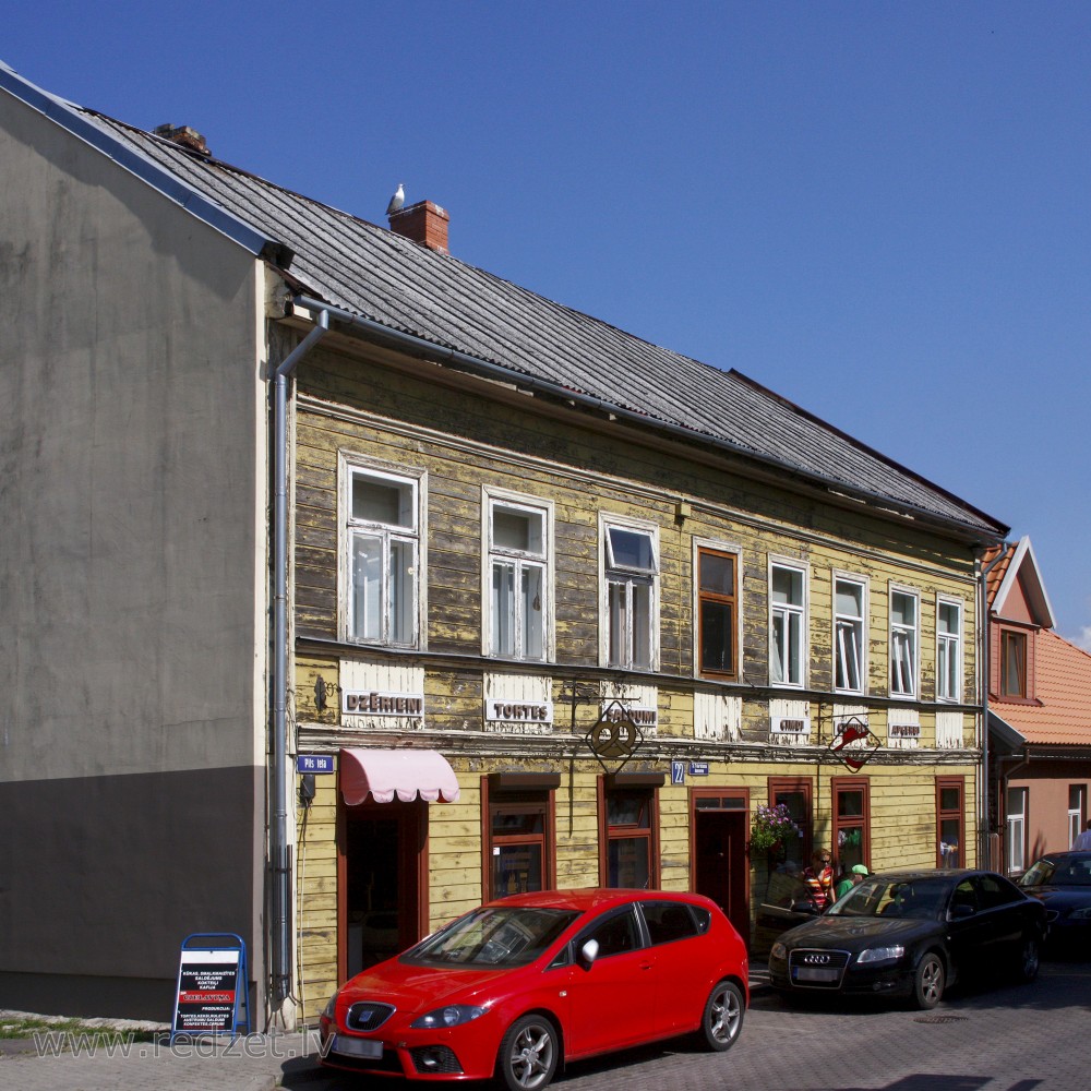 Ventspils, Pils iela 22