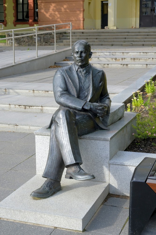 Bronze sculpture of the first mayor of Ogre, Julijs Alberts Marsons