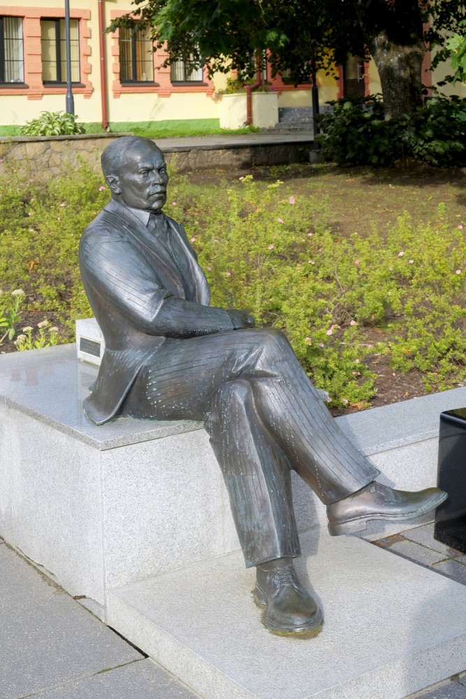Bronze sculpture of the first mayor of Ogre, Julijs Alberts Marsons