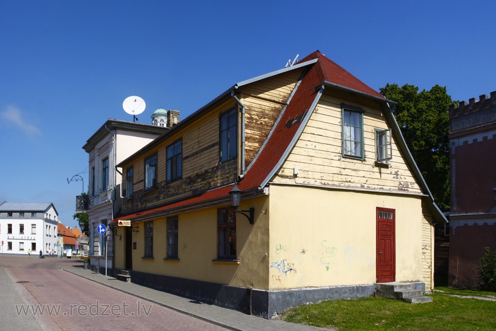 Ventspils, Sofijas iela 8