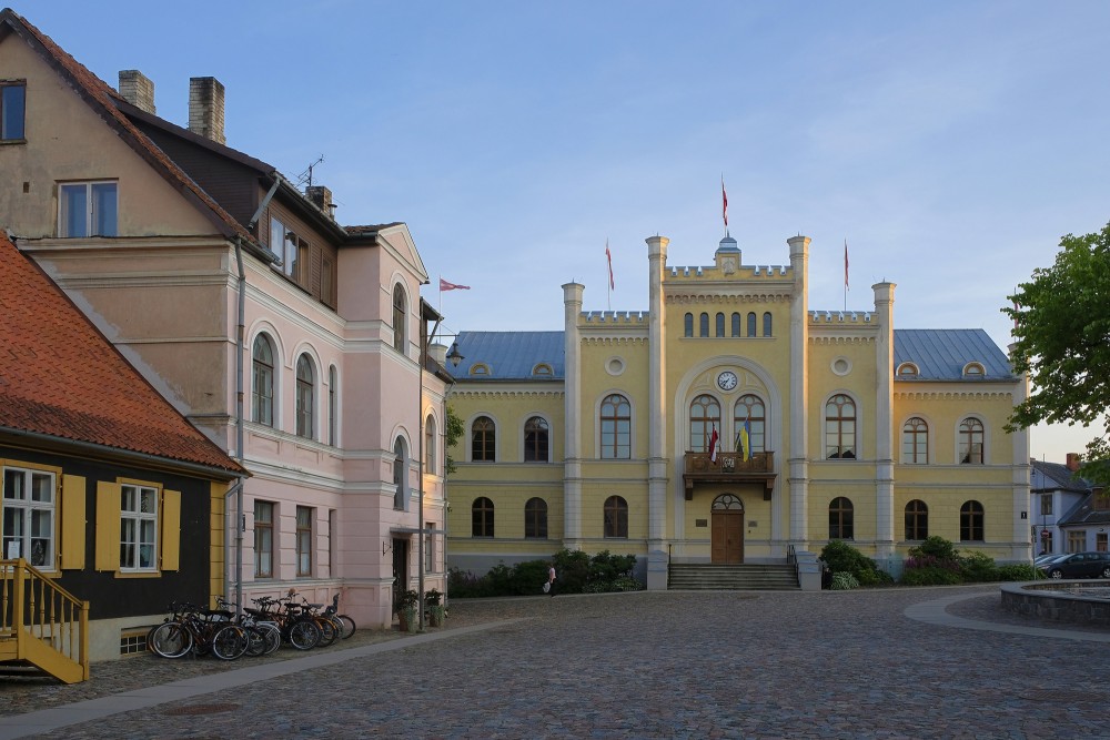 Kuldīgas vecpilsēta, rātslaukums un rātsnams