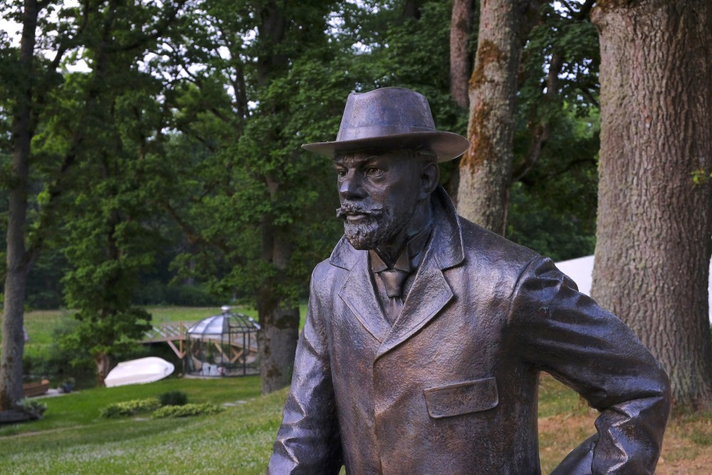 Monument to the architect Wilhelm Bockslaff in Mālpils