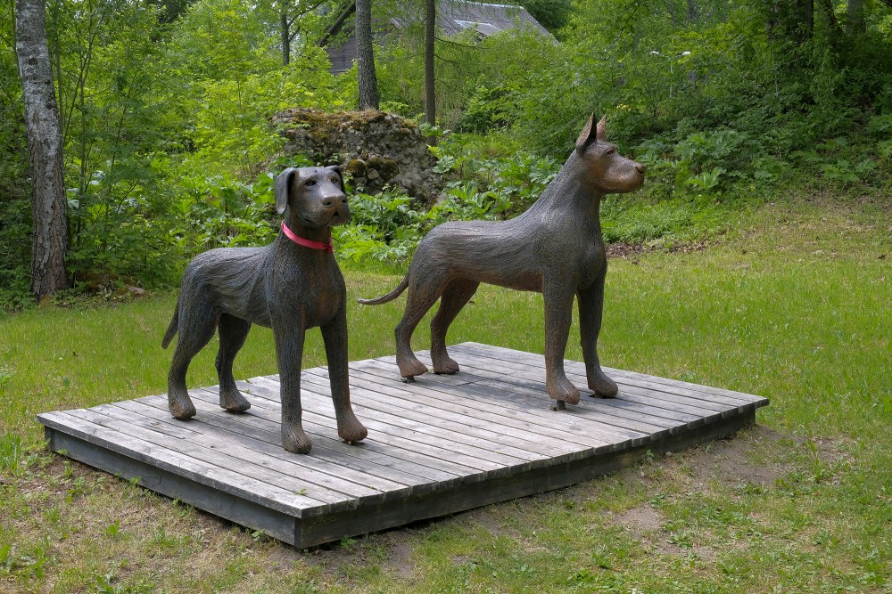 Sculptures "Ērgļi Watch Dogs" 