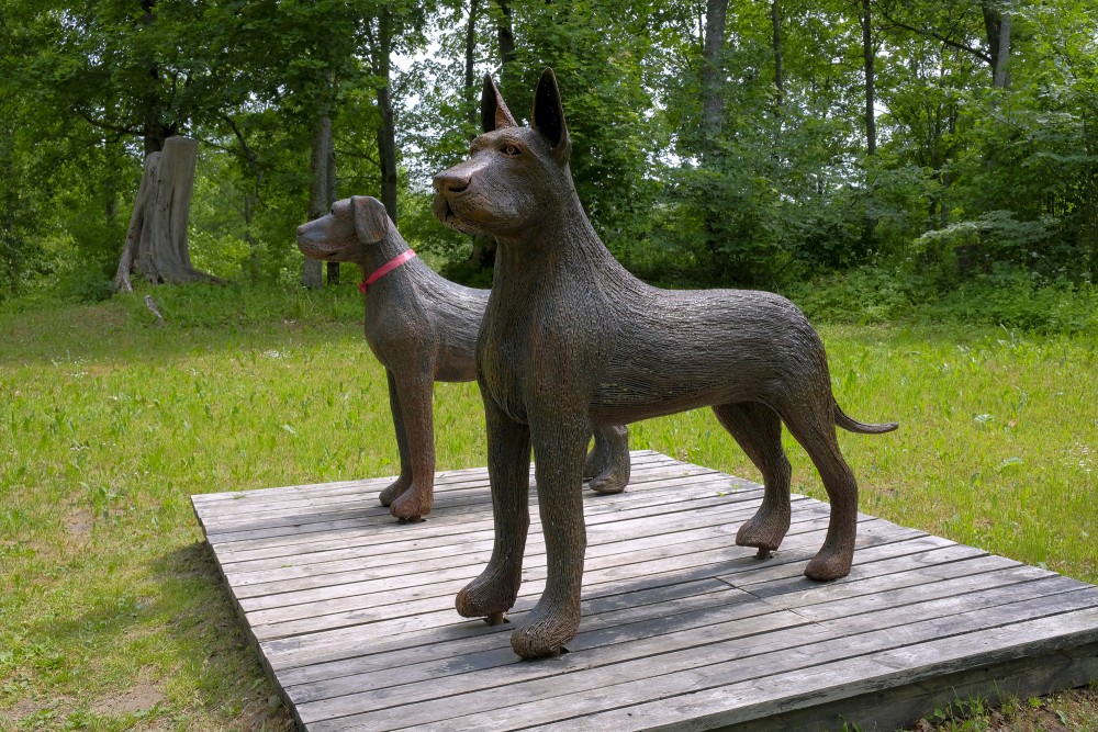 Sculptures "Ērgļi Watch Dogs" 