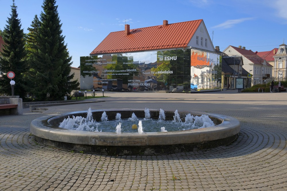 Tukuma centrālā strūklaka pilsētas laukumā