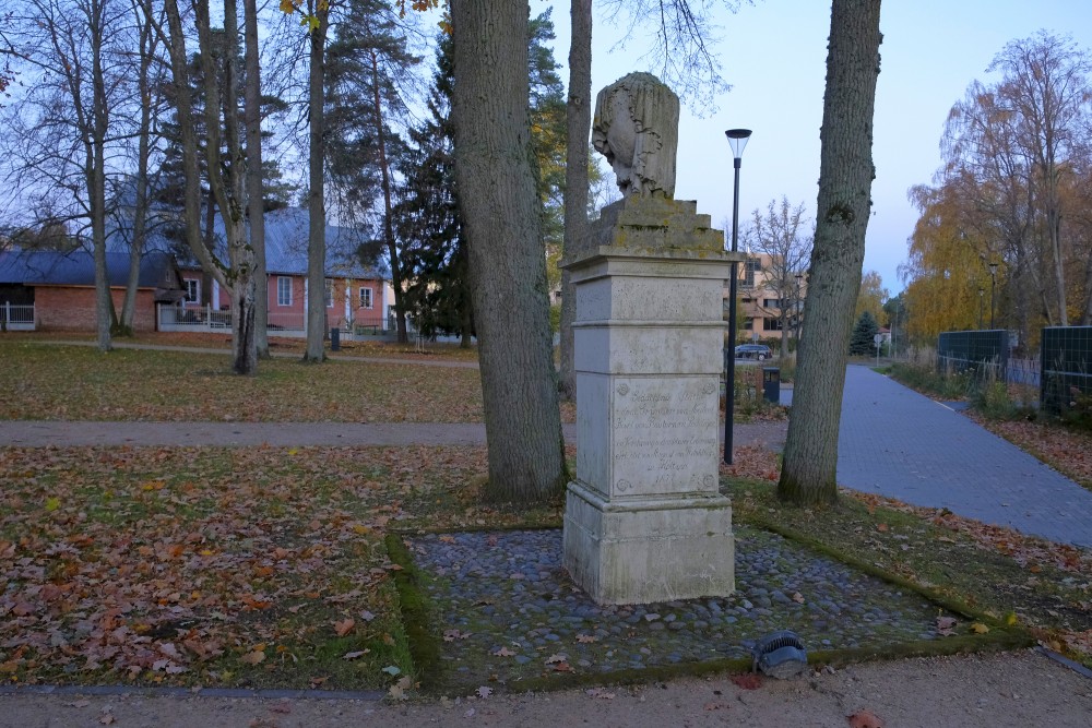 Piemineklis Neibādes peldvietas dibinātājiem (Saulkrasti)