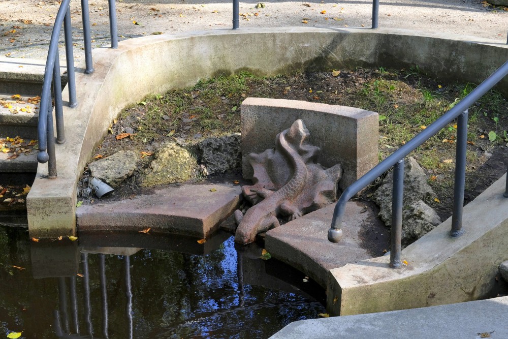 Sēravots "Ķirzaciņa" Ķemeru kūrorta parkā