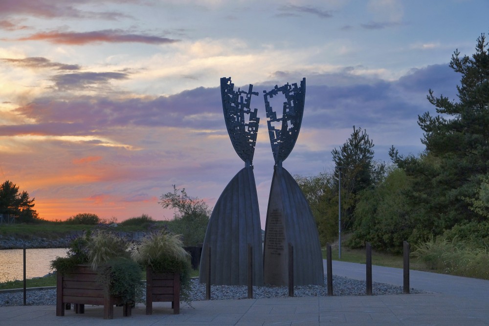 Mārtiņš Līnis sculpture on Pāvilosta promenade during sunset Mārtiņš Līnis sculpture on Pāvilosta promenade during sunset