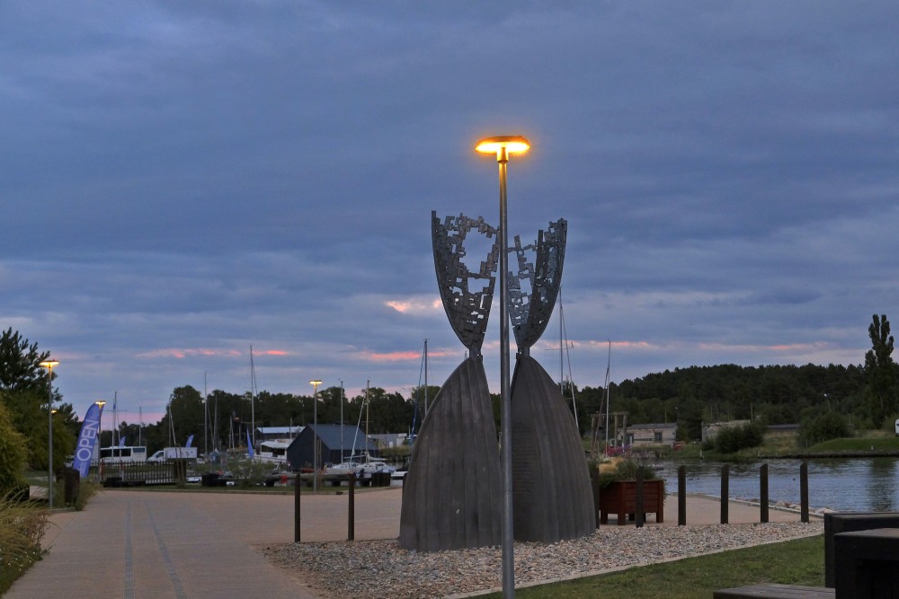 Mārtiņš Līnis sculpture by Pāvilosta port during twilight