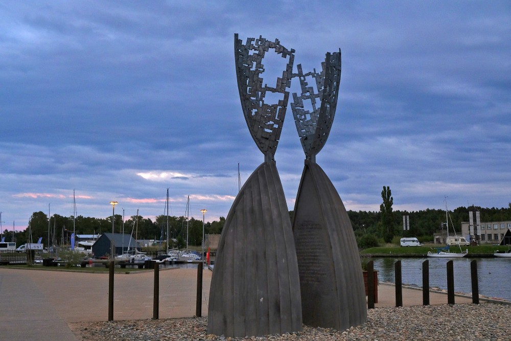 Mārtiņš Līnis sculpture and yacht marina in Pāvilosta