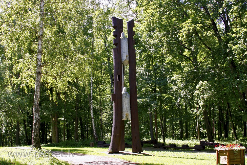 Ģ.Burvja koka skulptūra „Mūžībai”