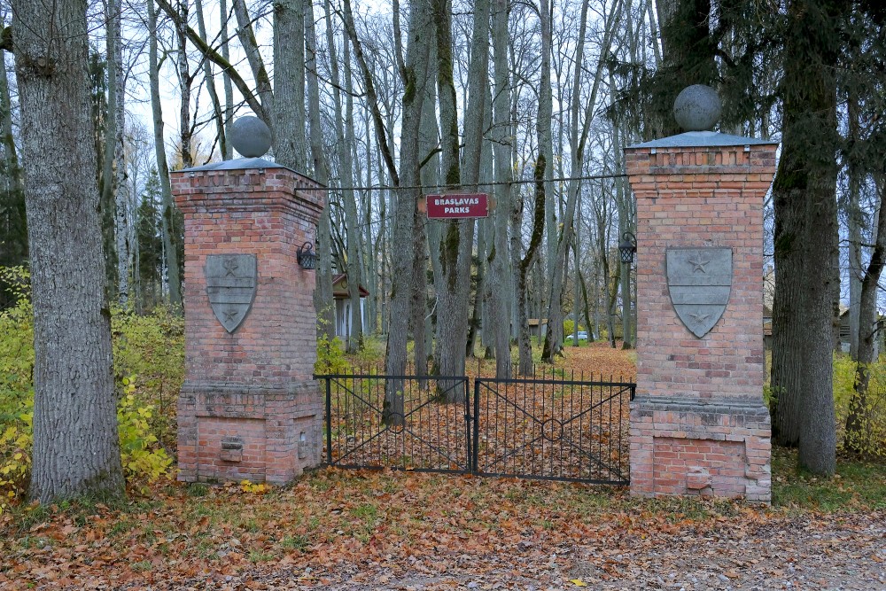 Braslavas muižas parka vārti