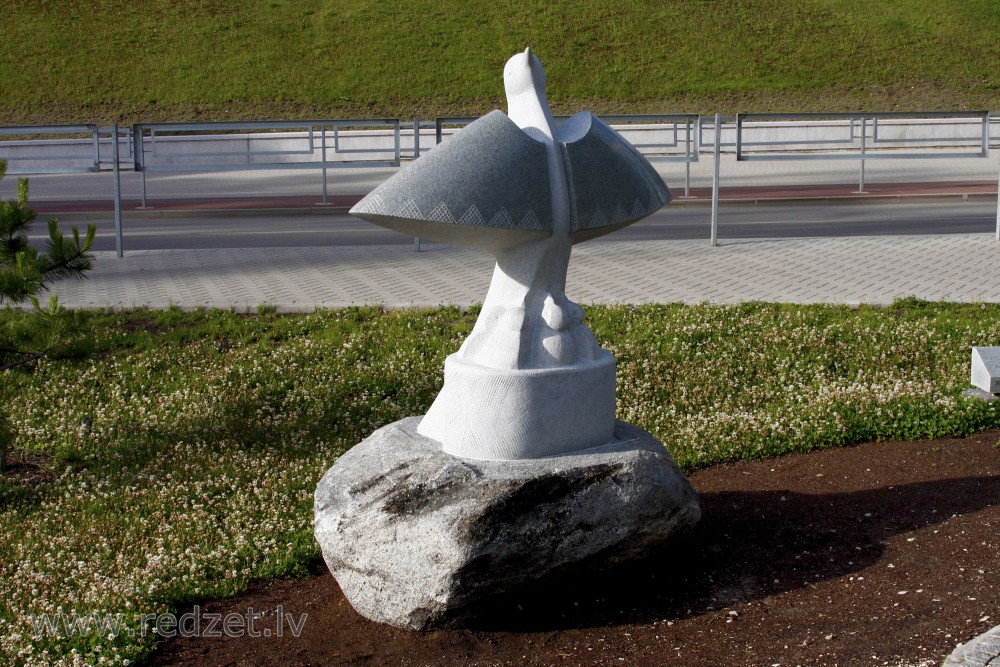 Tēlnieka Jāņa Karlova skulptūra "Baltā Cielava"
