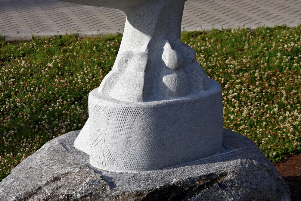 J.Karlova skulptūras "Baltā Cielava" fragments