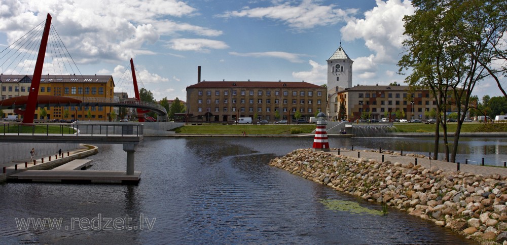 Skats uz Jāņa Čakstes bulvāra promenādi