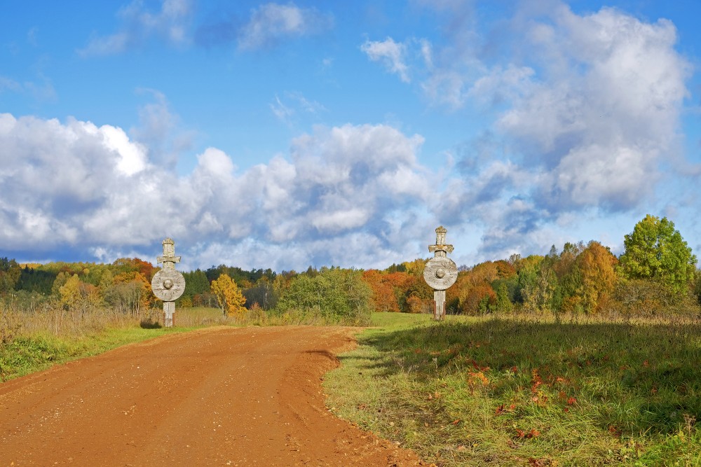 Embūte Old Valley Gate Signs