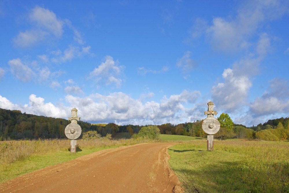 Embūte Old Valley Gate Signs