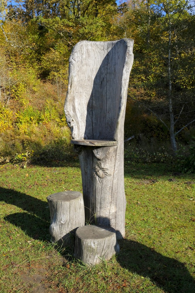 Koka skulptūra Embūtes dabas parkā