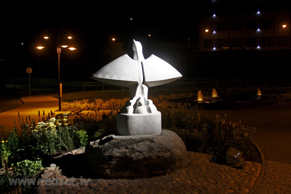 Sculpture "Baltā Cielava" (White wagtail)