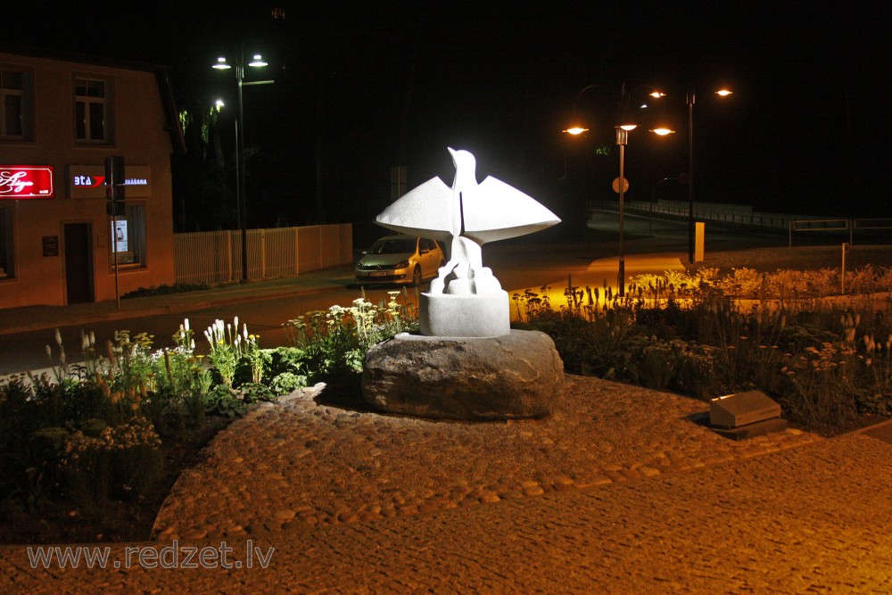 Sculpture "Baltā Cielava" (White wagtail)