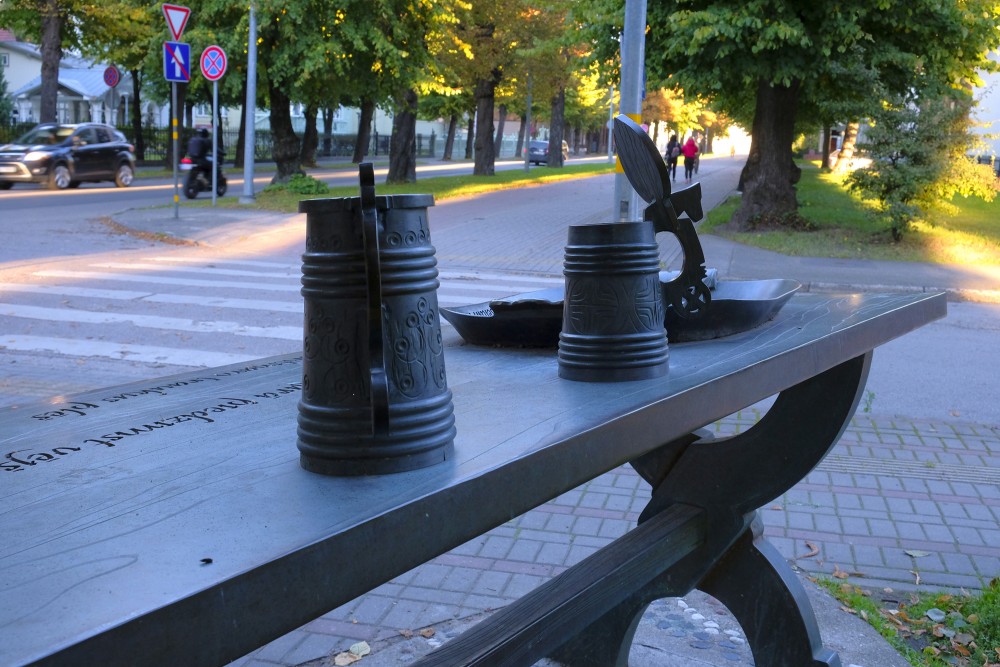 Liepājas himnas skulptūra - Dzintara latvieši
