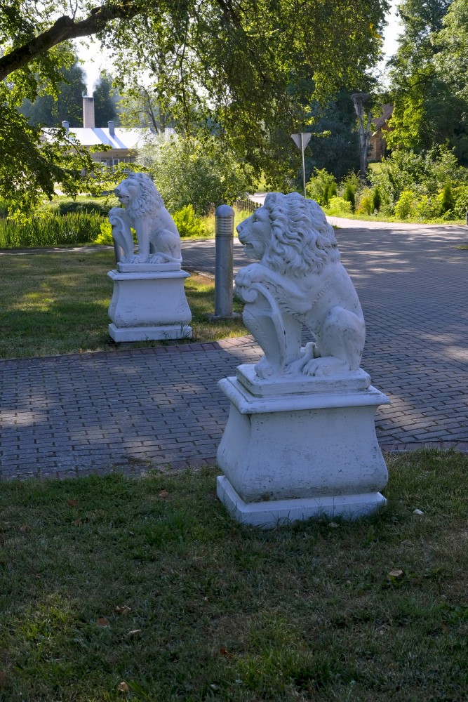 Lion Sculptures at Svente Manor