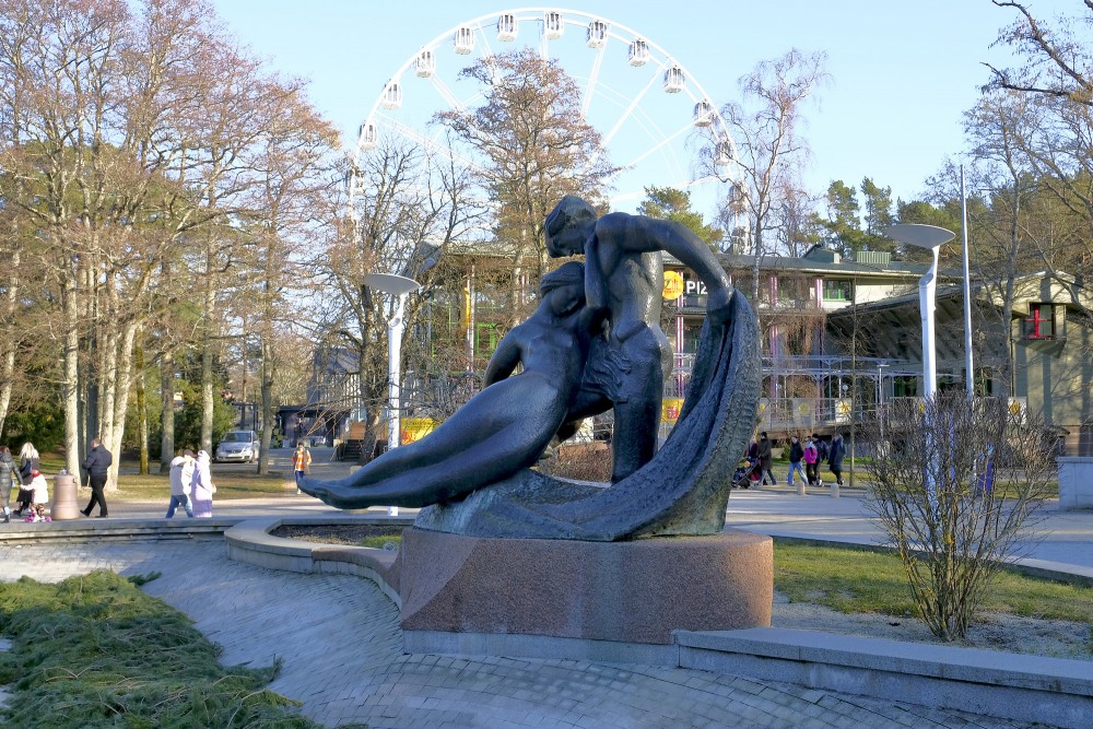 Sculpture “Jūratė and Kastytis” with a Ferris wheel in the background in Palanga
