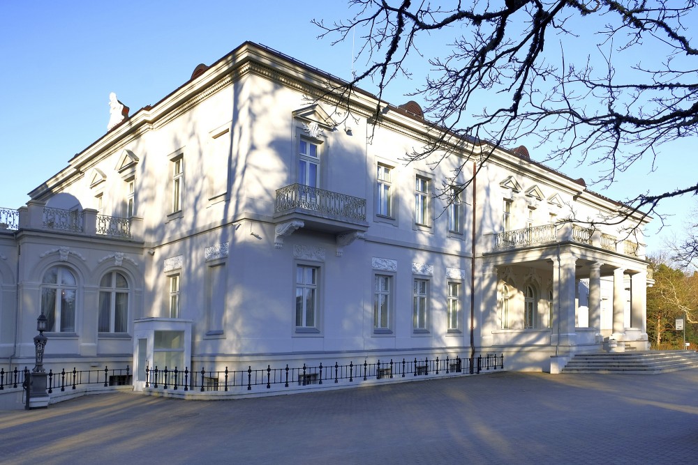 Palanga Amber Museum facade with balconies and a columned entrance
