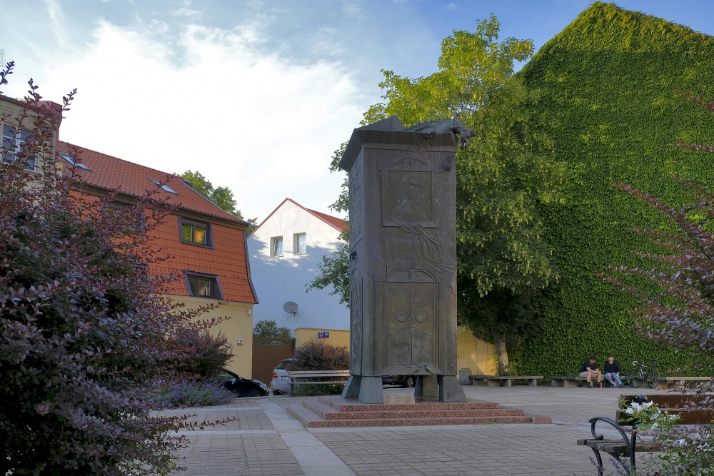 Sculpture The Tower (Bokštas) in Klaipėda old town square