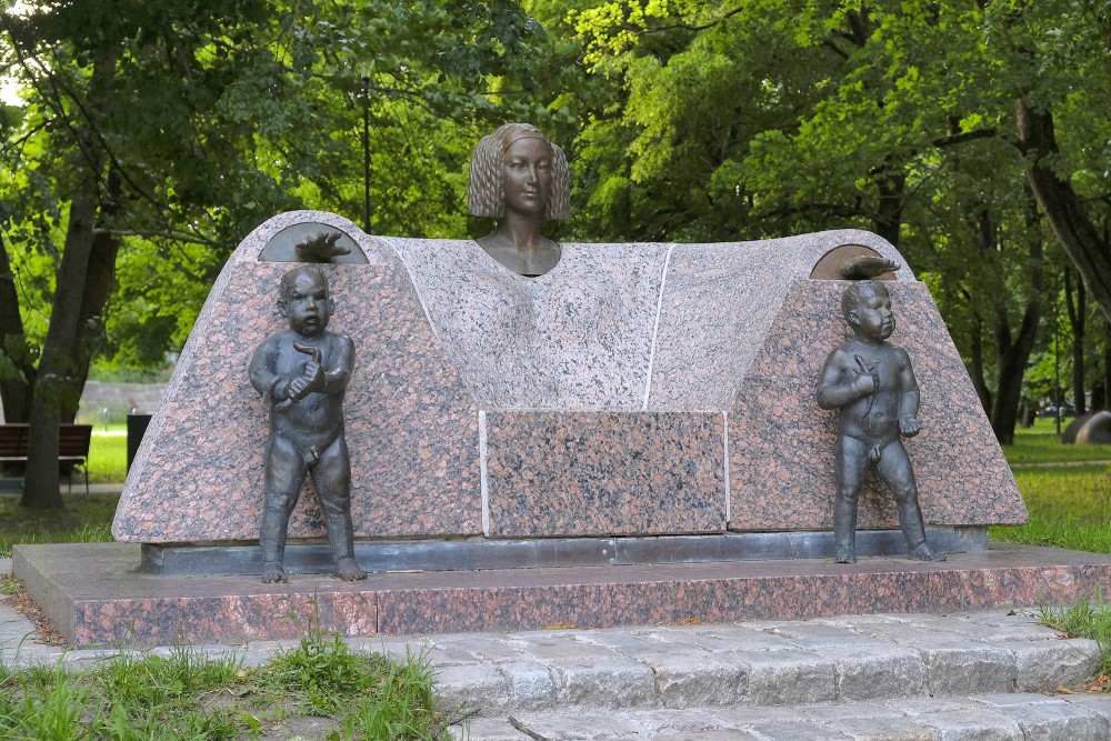 Sculpture "Mother" in Klaipėda