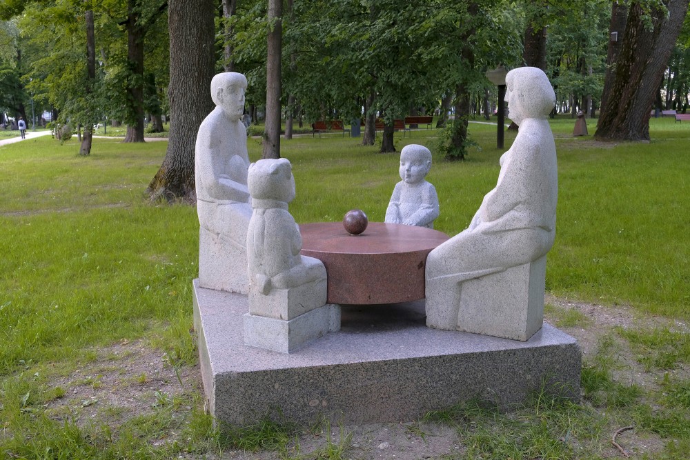 Skulptūra Vakariņas četratā (Vakarienė keturiems)