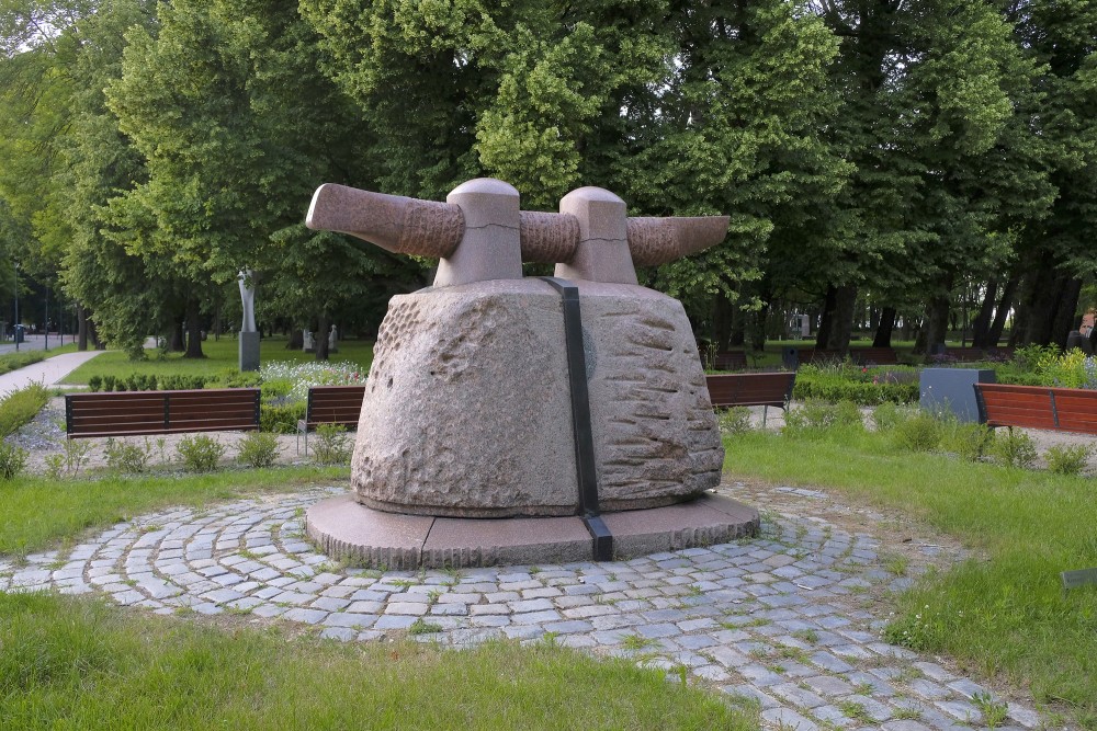 Granīta skulptūra Klaipēdas Skulptūru parkā
