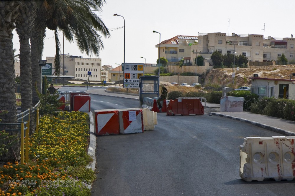 Maale Adumim (מַעֲלֵה אֲדֻמִּים‎)