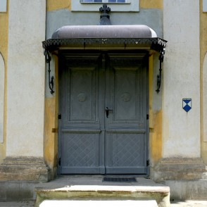 Asares luterāņu baznīcas ieejas portāls Asares luterāņu baznīcas ieejas portāls